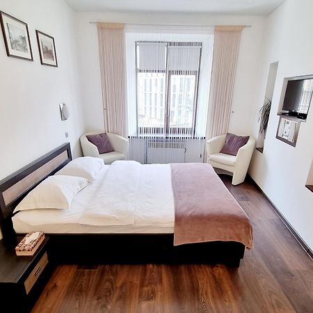 Apartment Mitskevycha Square 5 Lviv Extérieur photo