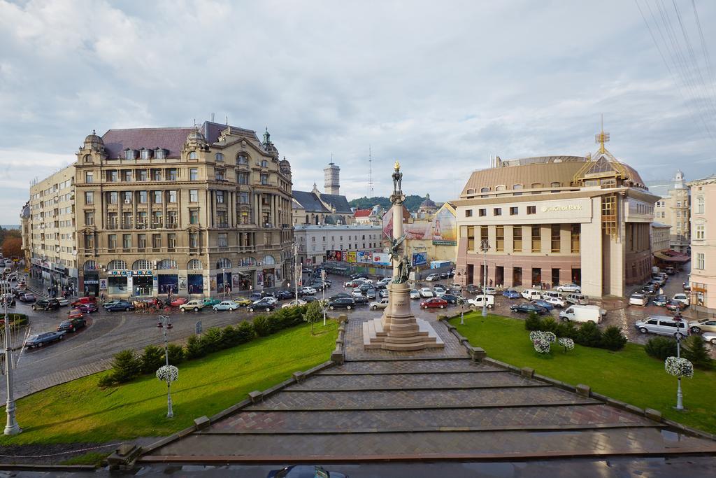 Apartment Mitskevycha Square 5 Lviv Extérieur photo